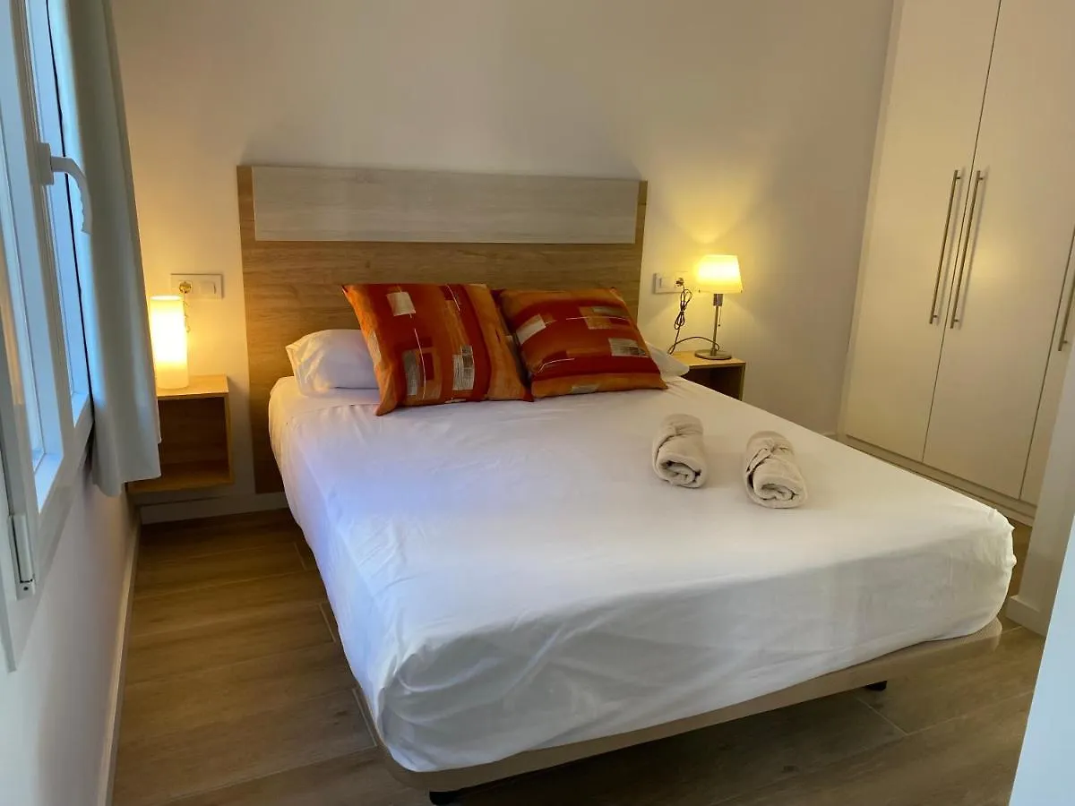 レスタルティットApartament Amb Ac Amb Vistes Al Mar, Estartitアパートメント アパート レスタルティット